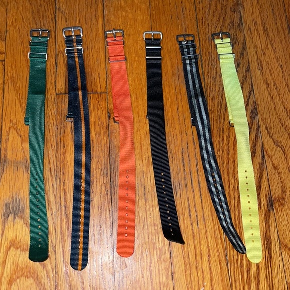 Timex Watch and extra bands - Picture 3 of 3